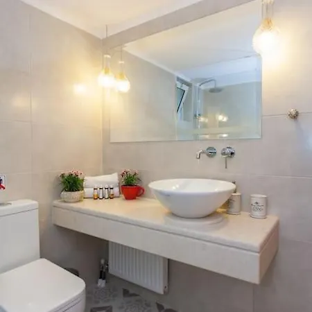 Stylish House 2 Min From The Beach! Very Fast Wf * Daratsos